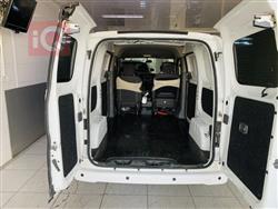 نيسان NV200